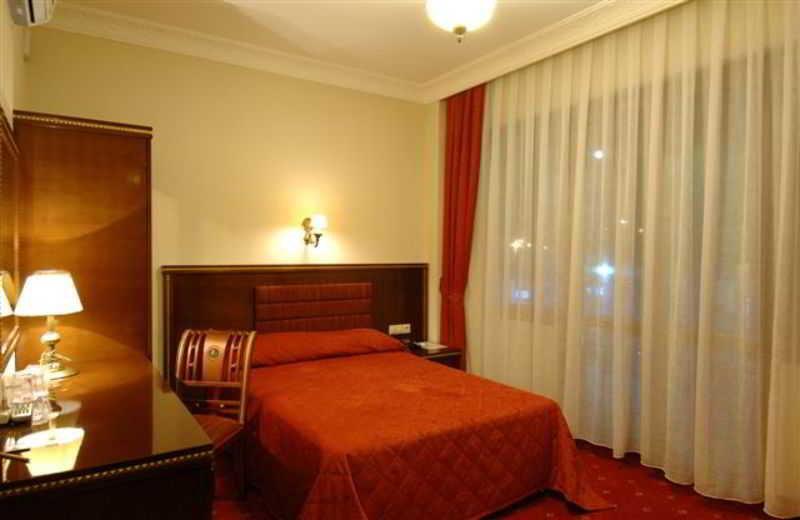 Pasha Palas Hotel Izmit Exterior photo